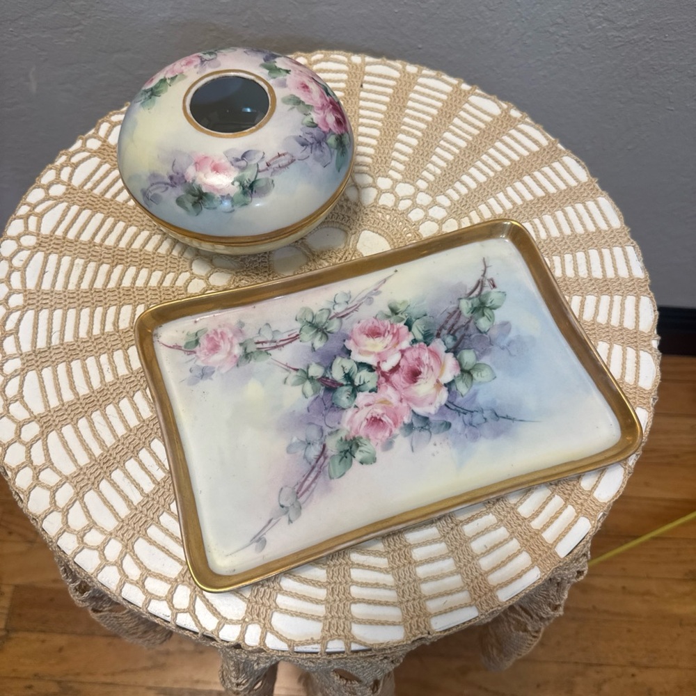 ANTIQUE VINTAGE LIMOGES FRANCE BOUDOIR VANITY SET WITH HAIR CATCHER & TRAY